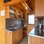 елата Деревянный коттедж Zasele